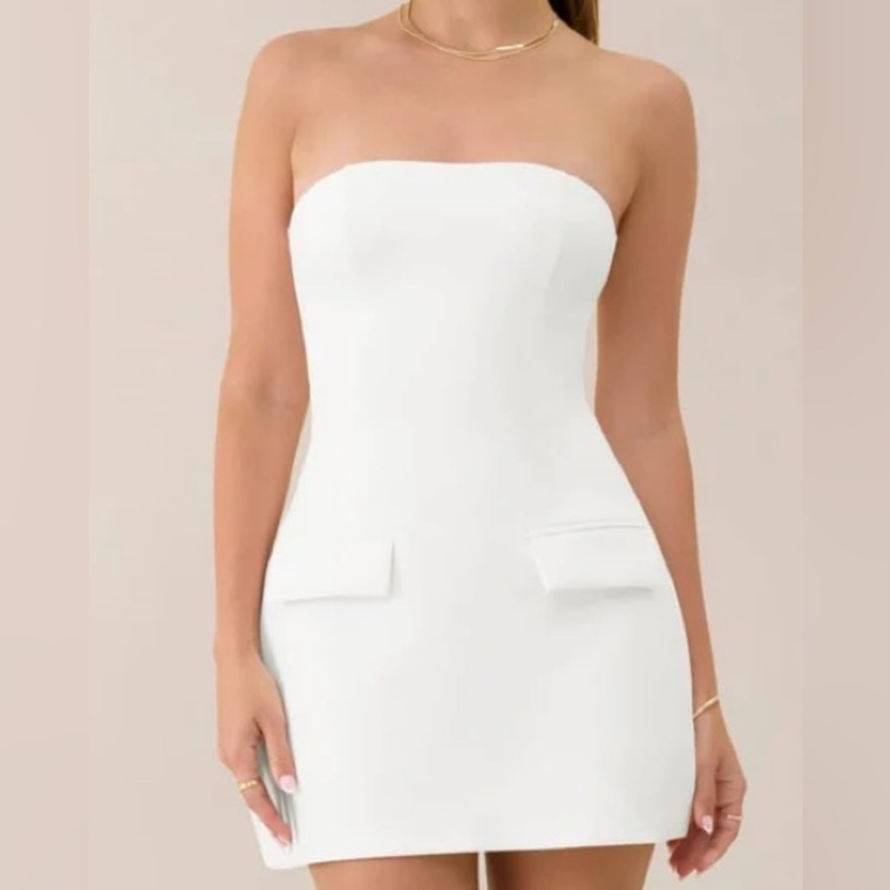 Elegant White Strapless Mini Dress